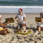 Papá Noel prepara su traje de baño para celebrar Navidad en el Caribe