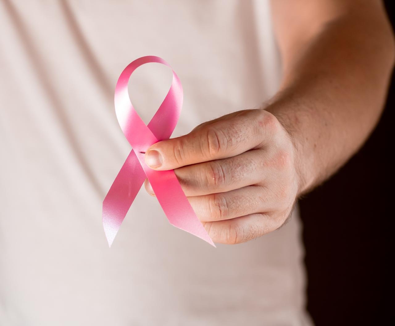 Cáncer de mama masculino se detecta en etapas avanzadas
